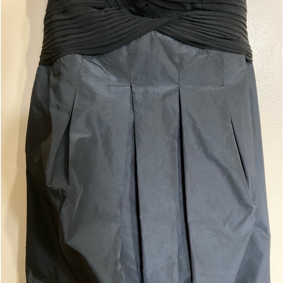 Black cocktail/prom/evening gown size 02 - Picture 6 of 7